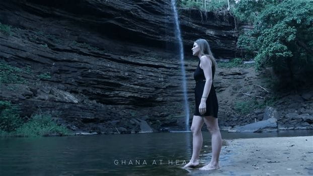 Travel Insight - Ghana at Heart - Peaceful at the waterfall